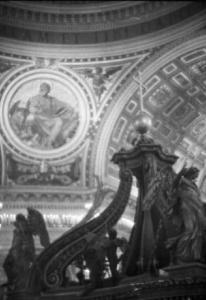 Roma - Basilica di S. Pietro. Parte culminante del ciborio