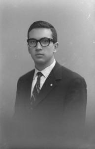 Ritratto maschile - giovane con gli occhiali.