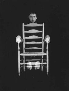 Poltrona di legno con seduta in paglia e figura maschile - sovrimpressione