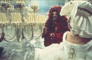 Set cinematografico del film "Il Casanova" - regia di Federico Fellini. Attori in costume