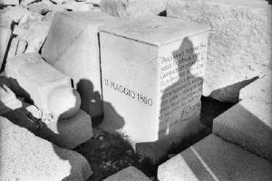 Itinerario Garibaldino. Marsala - Monumento ai Mille mai realizzato - Blocchi di marmo abbandonati