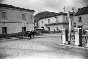 Itinerario Garibaldino. Sant'Angelo in Formis - Paese - Strada - Pompa della benzina