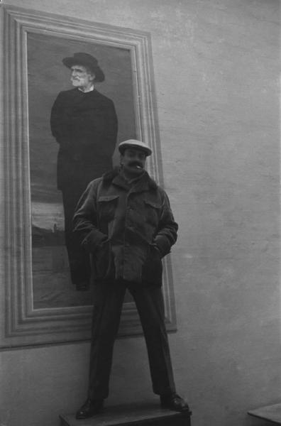 Busseto - Interno - Ritratto maschile a figura intera: Giovannino Guareschi, scrittore - Dipinto che ritrae Giuseppe Verdi a figura intera