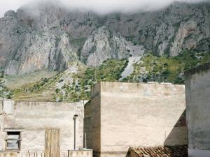 Corpi di reato. Palermo - Cinisi - Vista dal balcone del Centro Impastato, ex casa di Gaetano Badalamenti - Montagna