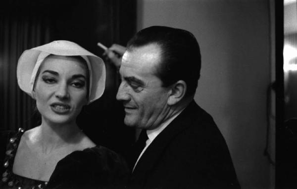 Milano: Teatro alla Scala - Spettacolo Anna Bolena, 1957, regia di Luchino Visconti - Camerino, interno - Ritratto: Maria Callas (cantante lirica) e Luchino Visconti, regista