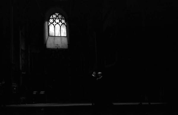 Milano: Teatro alla Scala - Spettacolo Anna Bolena, 1957, regia di Luchino Visconti - Foto di scena - Scenografia - Finestra - Maria Callas (cantante lirica) e Gianni Raimondi