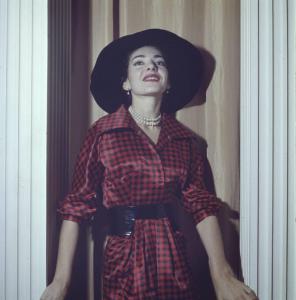 Milano - Abitazione di Maria Callas: interno - Ritratto femminile a mezzo busto: Maria Callas (cantante lirica) - Cappello