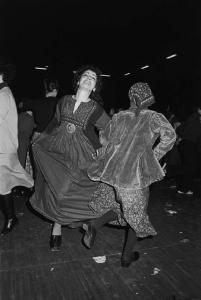 Festa al Palalido di Milano. Milano, Palalido: interno - Ritratto di coppia: due donne che ballano