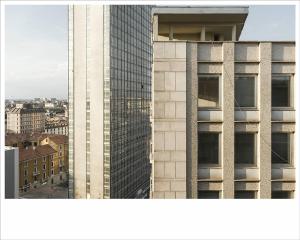 Cittàinattesa. Milano - Zona Stazione Centrale - Torre Galfa progettata dall'architetto Melchiorre Bega - Grattacielo - Palazzo dismesso