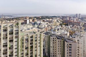 Atlante. Taranto - Centro Direzionale BESTAT (architetto Luigi Piccinato, 1969-1977) - Veduta dall'alto - Città - Mare