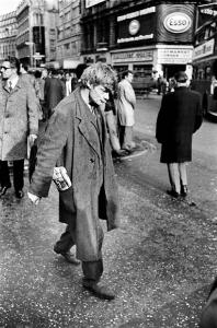 London '68. Londra, centro città - Scena di strada - Ritratto maschile: uomo adulto - Senzatetto