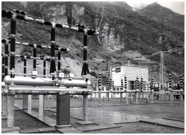 Ala - Centrale idroelettrica - Sottostazione - Interruttori e sezionatori