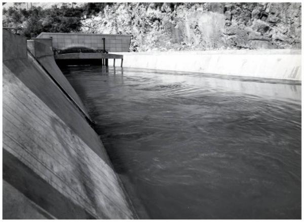 Ala - Centrale idroelettrica - Canale di derivazione - Imbocco