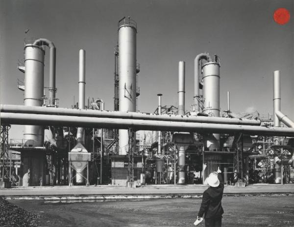 Milano - Bovisa - Stabilimento chimico - Impianto UGI per la produzione di gas - Esterno