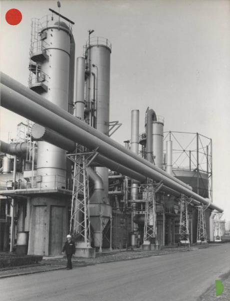Milano - Bovisa - Stabilimento chimico - Impianto UGI per la produzione di gas - Gasometro - Esterno