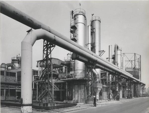 Milano - Bovisa - Stabilimento chimico - Esterno - Impianto UGI