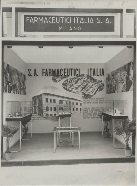 Bari - Fiera del Levante del 1938 - Stand società Farmaceutici Italia