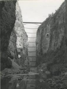 Taio - Diga Santa Giustina-Taio - Scarico di mezzofondo - Ponte in ferro