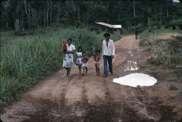 Brasile - Mato Grosso - Azienda agricola Mogno - Ritratto di famiglia - Ananas