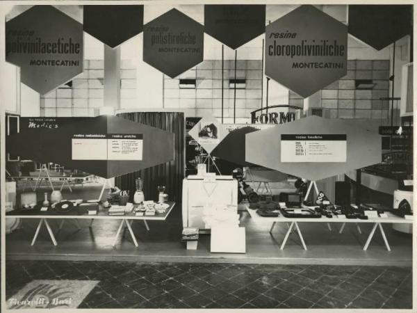 Bari - Fiera del Levante del 1954 - Padiglione Montecatini - Stand resine melaminiche, ureiche, fenoliche - Esposizione prodotti