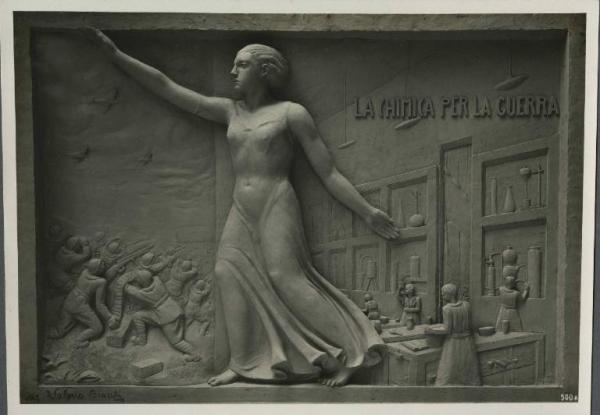 Milano - Fiera campionaria del 1942 - Altorilievo scultoreo di Valeria Braschi