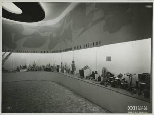 Milano - Fiera campionaria del 1941 - Padiglione Montecatini - Sala dedicata ai metalli - Esposizione manufatti