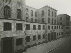 Milano - Liceo Ginnasio Giuseppe Parini - Facciata / Lavori in marmo