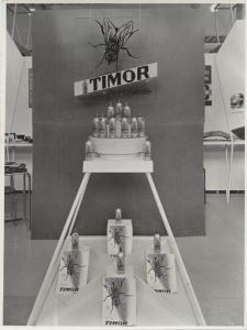 Bari - Fiera del Levante del 1949 - Stand espositivo Montecatini dedicato all'insetticida a gas Timor - Bombolette