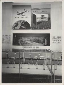Bari - Fiera del Levante del 1949 - Stand espositivo Montecatini dedicato allo stabilimento petrolchimico di Bari - Pannelli illustrativi