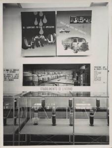 Bari - Fiera del Levante del 1949 - Stand espositivo Montecatini dedicato allo stabilimento petrolchimico di Livorno - Pannelli illustrativi