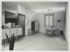 Torino - Mostra della casa moderna del 1949 - Allestimento di una sala da pranzo con pavimento in marmo