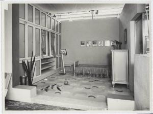 Torino - Mostra della casa moderna del 1949 - Allestimento di una camera da letto con pavimento in Vipla