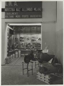 Bolzano - Fiera del 1949 - INA (Industria nazionale alluminio) - Stand espositivo e illustrativo dedicato all'alluminio - Lambretta con sidecar in lega leggera