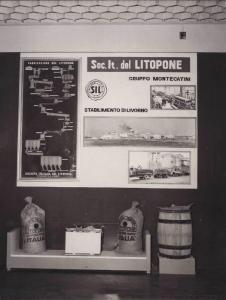 Napoli - Fiera della navigazione del 1954 - Stand Società del Litopone - Sacchi di Litopone marca "Italia"