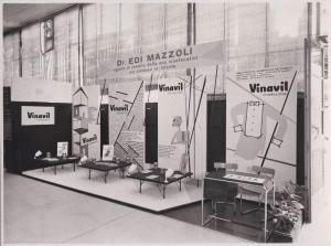 Trieste - Fiera Campionaria del 1954 - Stand dr. Edi Mazzoli agente di vendita della Montecatini - Vinavil - Pannelli pubblicitari