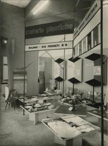 Cagliari - Fiera della Sardegna del 1956 - Stand Rivista "Materie plastiche" - Esposizione di oggetti in materia plastica