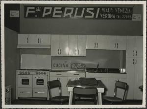 Verona - Fiera dell'agricoltura del 1956 - Stand F.lli Perusi - Esposizione mobili - Parete dipinta con Ducotone
