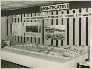 Palermo - Fiera del Mediterraneo del 1956 - Padiglione Montecatini - Stand dedicato allo stabilimento chimico Akragas di Porto Empedocle - Plastico