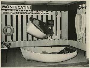 Palermo - Fiera del Mediterraneo del 1956 - Padiglione Montecatini - Stand dedicato alle materie plastiche - Esposizione di scafi di imbarcazioni