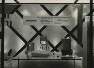 Vienna - Fiera d'autunno del 1956 - Padiglione Italia - Stand Montecatini dedicato al Gabbropoliestere - Esposizione di manufatti