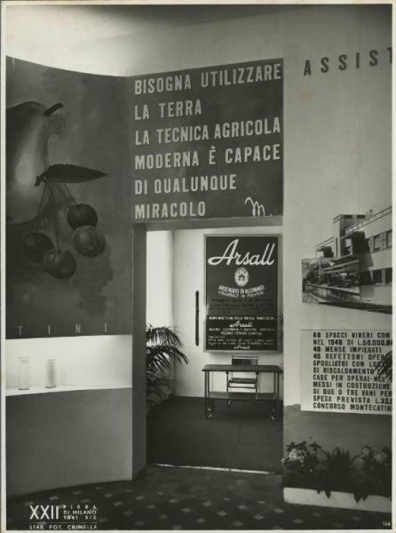 Milano - Fiera campionaria del 1941 - Padiglione Montecatini - Sala agricoltura - Propaganda