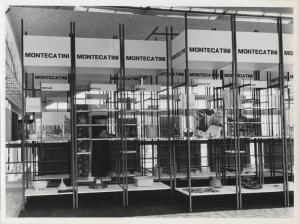Belgrado - Fiera internazionale della tecnica del 1960 - Stand Montecatini allestiti con pannelli informativi, fotografici ed esposizione prodotti - Moplen - Gabraster (resina poliestere)