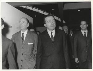 Milano - II Rassegna internazionale della chimica - Visita del ministro dell'industria Giulio Andreotti (secondo da sinistra)