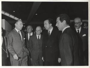 Milano - II Rassegna internazionale della chimica - Ministro dell'industria Giulio Andreotti (terzo da destra) con Gian Piero Cavalli (secondo da destra) e con Luigi Morandi (primo sulla destra)