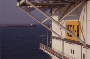 Ragusa - Canale di Sicilia - Campo Vega - Piattaforma petrolifera fissa off-shore Vega-A - Vega Oil (FSO-Floating Storage Offloading)