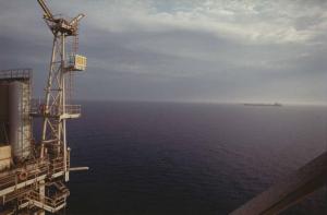 Ragusa - Canale di Sicilia - Campo Vega - Piattaforma petrolifera fissa off-shore Vega-A - FSO (Floating Storage Offloading) Vega Oil