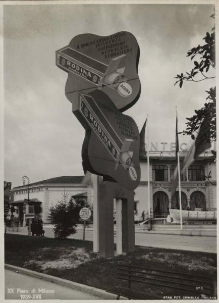Milano - Fiera campionaria del 1939 - Installazione pubblicitaria farmaco Rodina