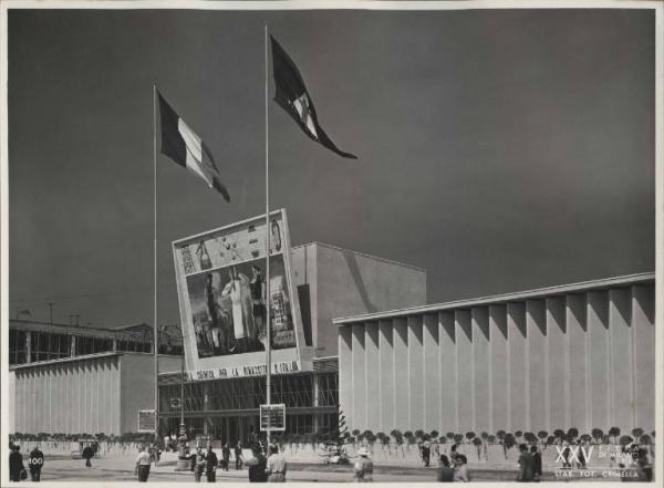 Milano - Fiera campionaria del 1947 - Padiglione Montecatini - Veduta - Pannello decorativo