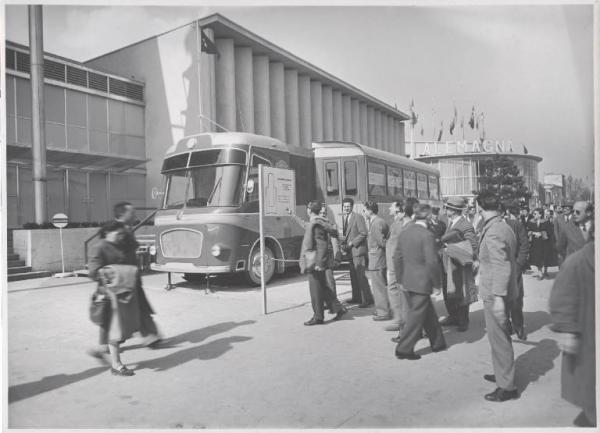 Milano - Fiera campionaria del 1956 - Padiglione Montecatini - Centro mobile di propaganda agraria