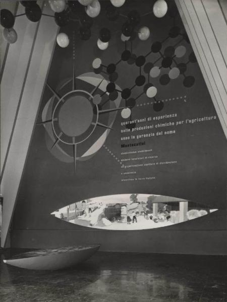 Milano - Fiera campionaria del 1955 - Padiglione Montecatini - Sala presentazione